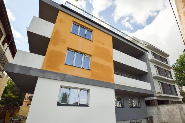 Apartament 3 camere lux cu gradina parcare boxa Parcul Tineretului