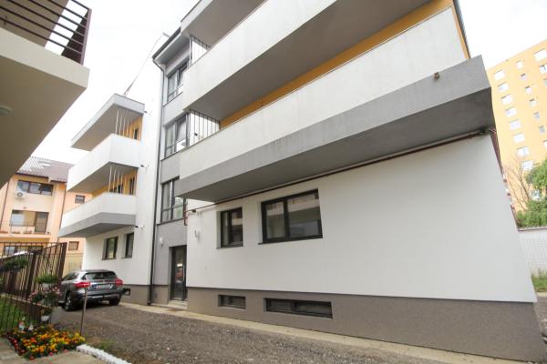 Apartament 3 camere cu terase si boxa  25 mp, Parcul Tineretului