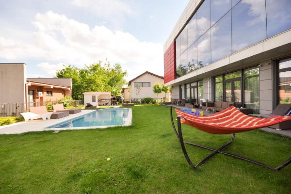 Pipera -Apartament 3 camere - mobilat-utilat - cu curte si piscina
