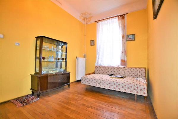 Dacia vis a vis Hotel Sheraton - apartament 2 camere 74 mp