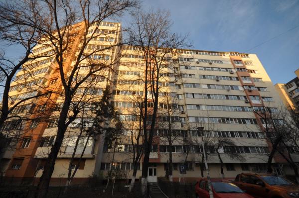 Tineretului metrou parc Spatiu birouri 3 camere decomandate 65mp