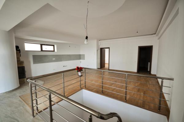 Decebal Piata Muncii Calarasilor Bloc Nou Duplex 200mp 4 camere