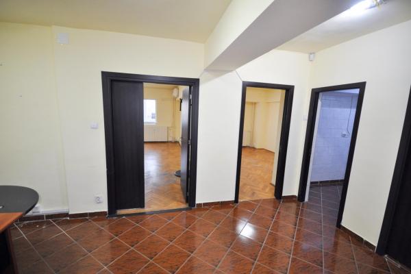 Decebal Piata Muncii Spatiu birouri 3 camere 100mp Decomandat