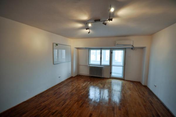 Bd Decebal Rond Alba Iulia Spatiu birouri 3 camere decomandate