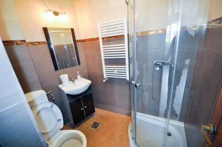 Rond Alba Iulia Vitan Mall Spatiu birouri Vila Noua 130mp Singur curte