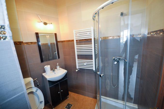 Rond Alba Iulia Vitan Mall Spatiu birouri Vila Noua 130mp Singur curte