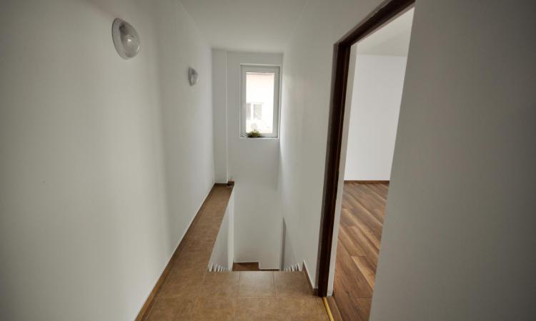 Rond Alba Iulia Vitan Mall Spatiu birouri Vila Noua 130mp Singur curte