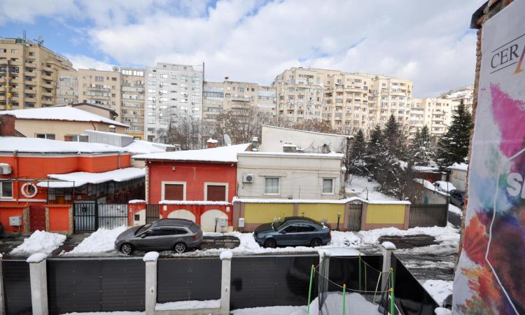 Rond Alba Iulia Vitan Mall Spatiu birouri Vila Noua 130mp Singur curte