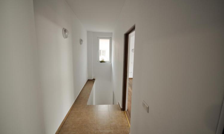Rond Alba Iulia Vitan Mall Spatiu birouri Vila Noua 130mp Singur curte