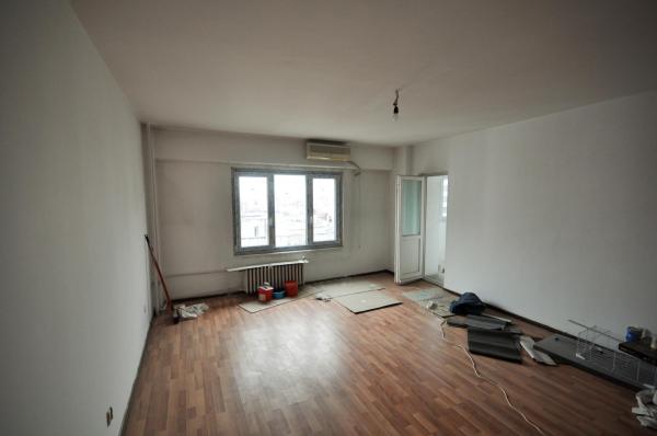 Calea Calarasi Delea Hyperion Apartament 3 camere Decomandat