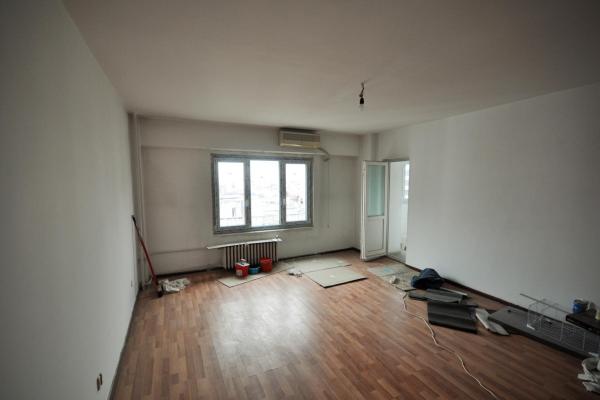 Calea Calarasi Delea Hyperion Apartament 3 camere Decomandat
