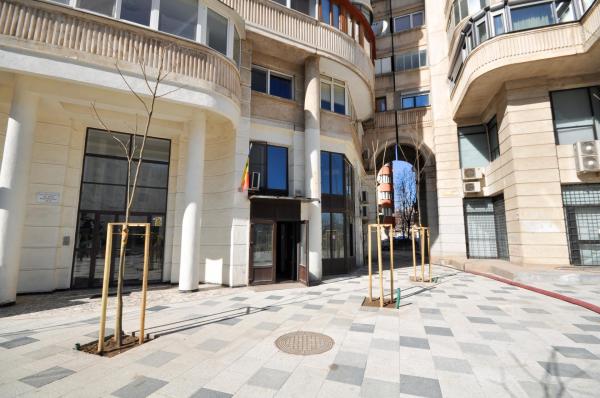 Bulevardul Decebal Spatiu comercial / birouri Parter