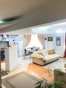 Bulevardul Unirii Tribunal Apartament decomandat 80mp 2 camere