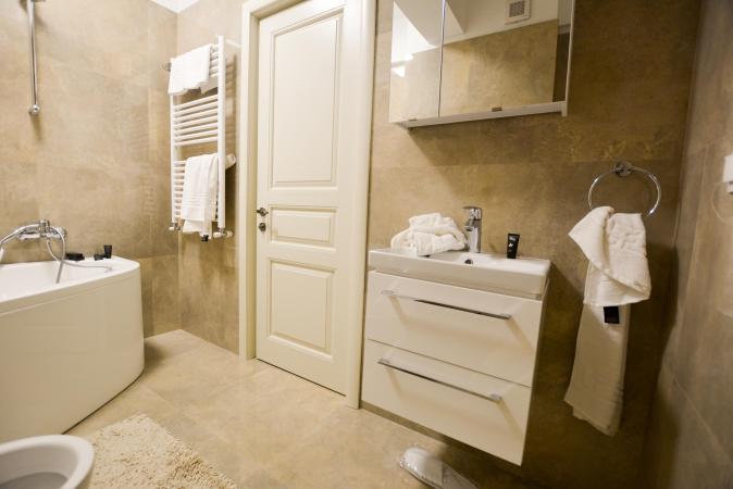Vanzare ap 2 cam Aviatiei / Trifesti - mobilat Rovere Mobili