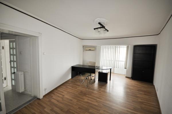 Unirii Metrou Spatiu de birouri 3 camere Decomandate 90mp