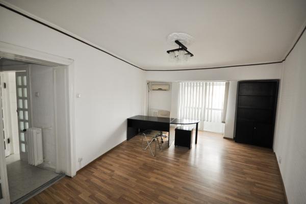 Unirii Metrou Spatiu de birouri 3 camere Decomandate 90mp