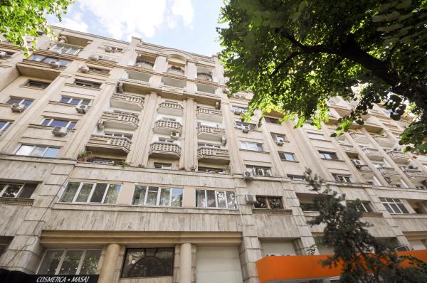 Bulevardul Unirii Fantani Spatiu birouri decomandat 4 camere 95mp