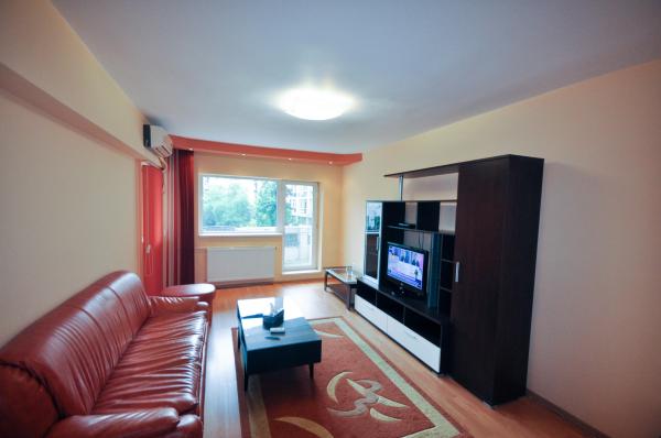 Bulevardul Unirii 5 min metrou Tribunal Apartament decomandat 2 camere