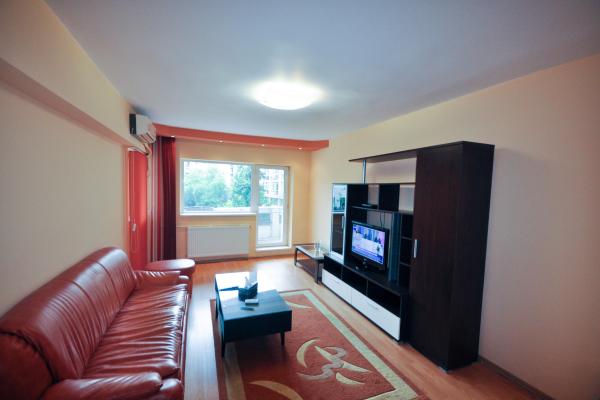 Bulevardul Unirii 5 min metrou Tribunal Apartament decomandat 2 camere