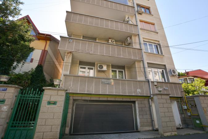 4 room Aviației apartment for sale - 130 sqm