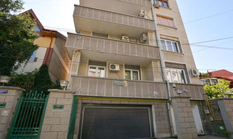 4 room Aviației apartment for sale - 130 sqm
