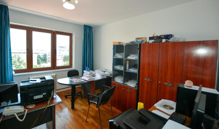 4 room Aviației apartment for sale - 130 sqm