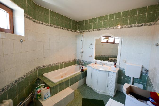 4 room Aviației apartment for sale - 130 sqm