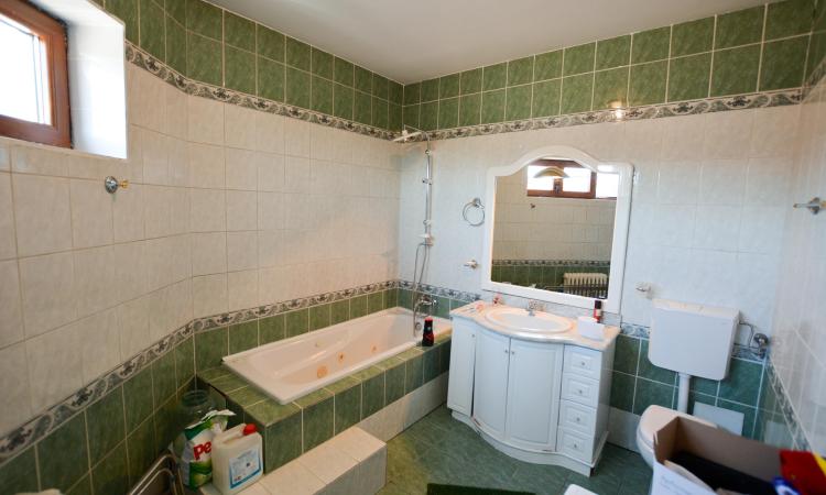 4 room Aviației apartment for sale - 130 sqm
