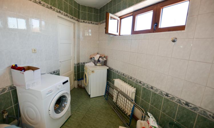 4 room Aviației apartment for sale - 130 sqm