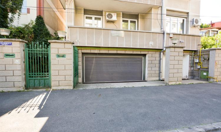 4 room Aviației apartment for sale - 130 sqm