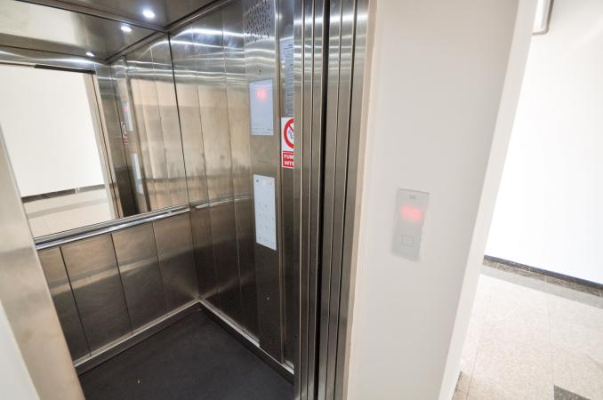 Decebal Delea Noua Calarasilor Ap 2 cam Parcare Centrala Terasa