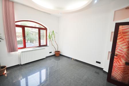 Rond Alba Iulia Bulevardul Unirii Spatiu birouri 3 camere In Vila