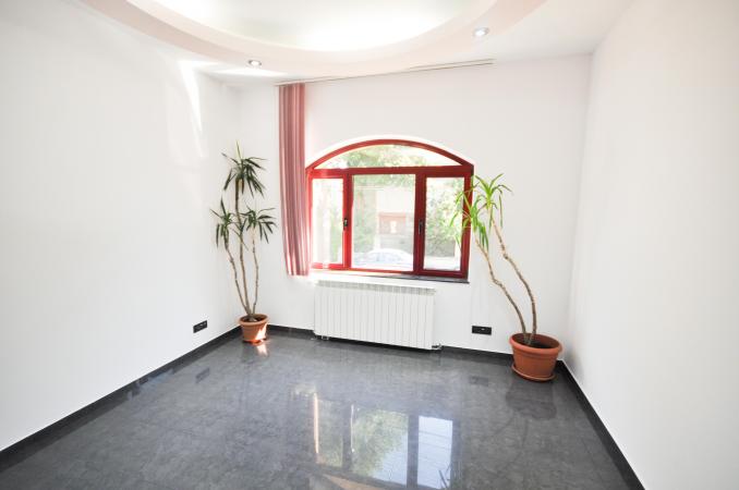 Rond Alba Iulia Bulevardul Unirii Spatiu birouri 3 camere In Vila