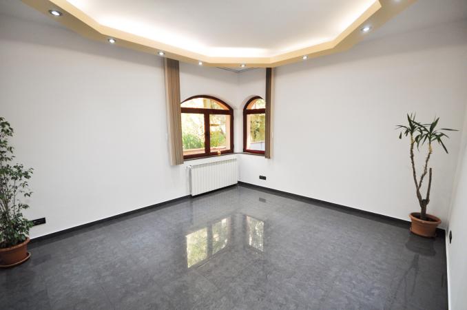Rond Alba Iulia Bulevardul Unirii Spatiu birouri 3 camere In Vila
