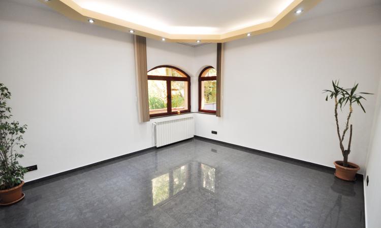 Rond Alba Iulia Bulevardul Unirii Spatiu birouri 3 camere In Vila
