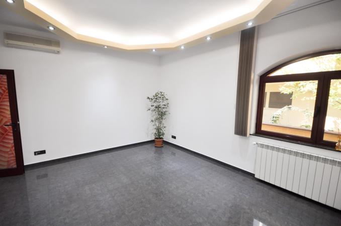 Rond Alba Iulia Bulevardul Unirii Spatiu birouri 3 camere In Vila
