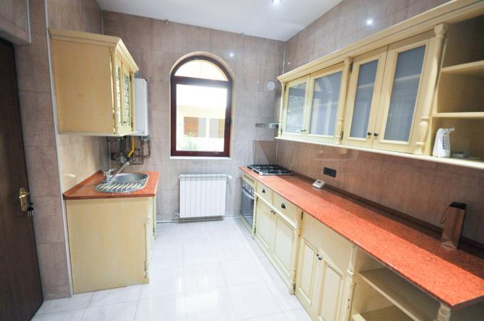Rond Alba Iulia Bulevardul Unirii Spatiu birouri 3 camere In Vila