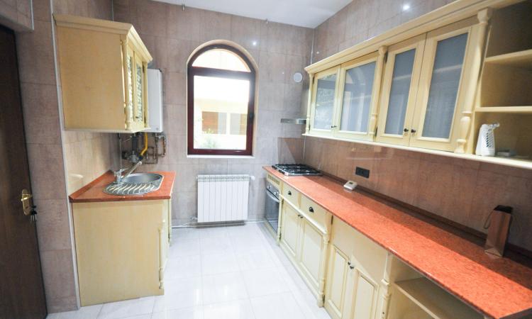 Rond Alba Iulia Bulevardul Unirii Spatiu birouri 3 camere In Vila
