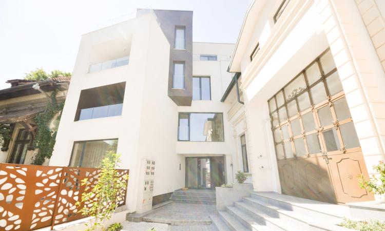 Piata Unirii Apartament de Lux 3 camere Terasa Centrala Bloc Nou