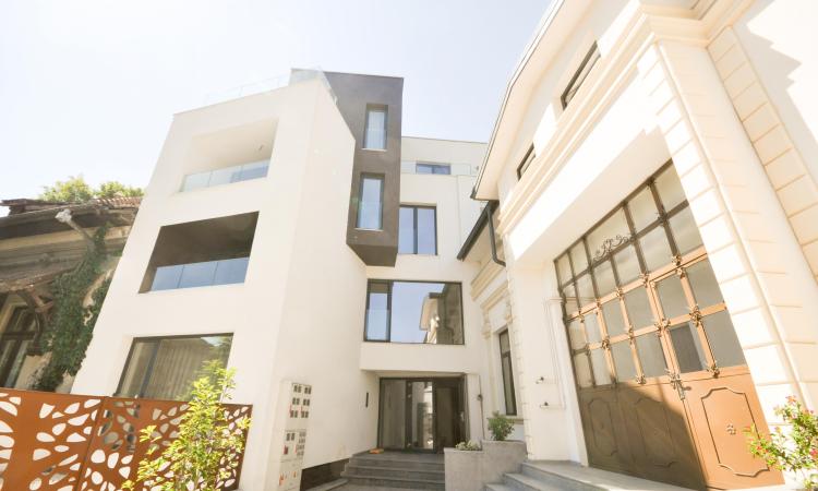 Piata Unirii Apartament de Lux 3 camere Terasa Centrala Bloc Nou