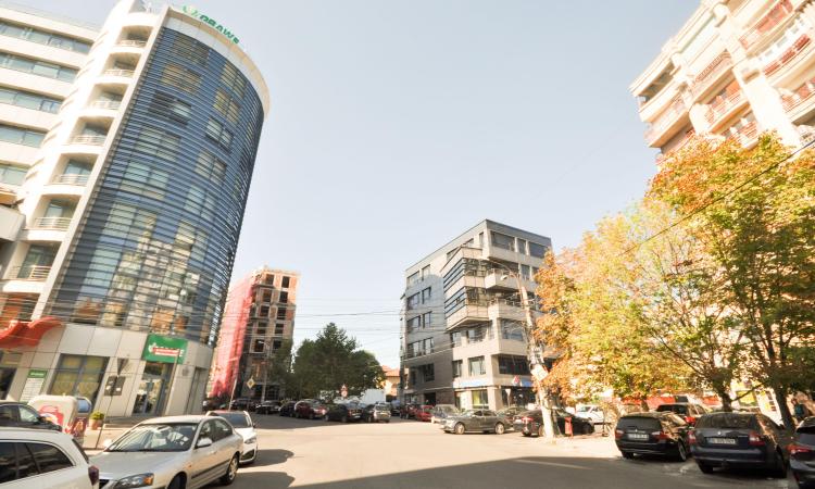 Bulevardul Unirii Rond Alba Iulia Apartament decom 3 camere 90mp