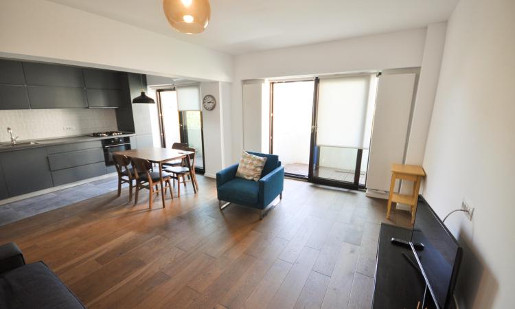 Piata Unirii metrou Apartament Decomandat 2 cam Centrala Balcon
