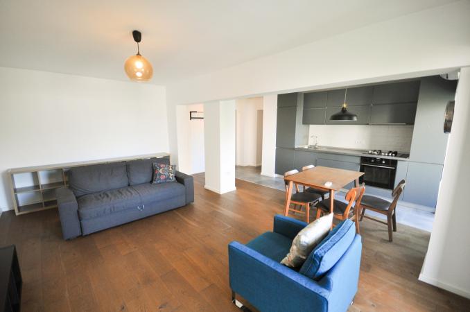 Piata Unirii metrou Apartament Decomandat 2 cam Centrala Balcon