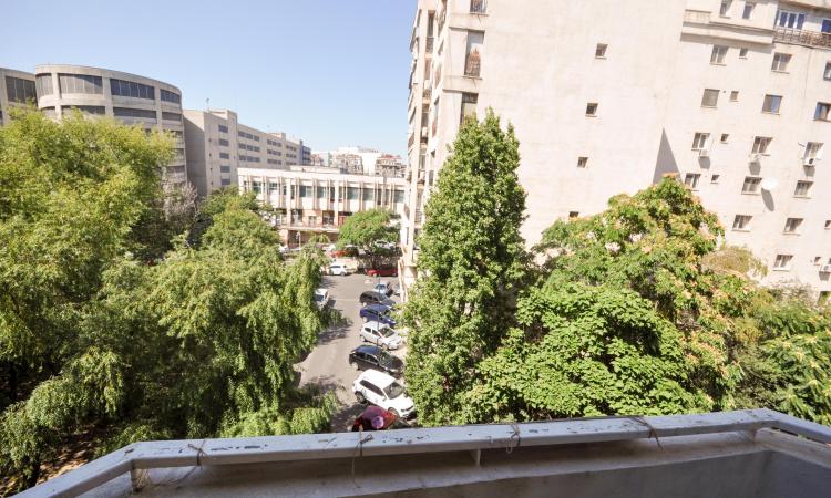 Piata Unirii metrou Apartament Decomandat 2 cam Centrala Balcon