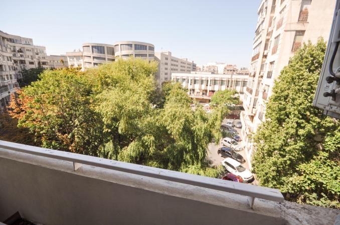 Piata Unirii metrou Apartament Decomandat 2 cam Centrala Balcon