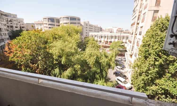 Piata Unirii metrou Apartament Decomandat 2 cam Centrala Balcon