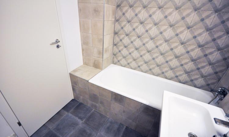 Piata Unirii metrou Apartament Decomandat 2 cam Centrala Balcon