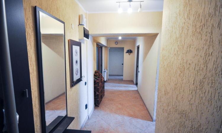 Bulevardul Decebal Alba Iulia Muncii Apartament decom 4 camere