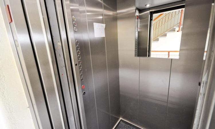 Bulevardul Decebal Alba Iulia Muncii Apartament decom 4 camere