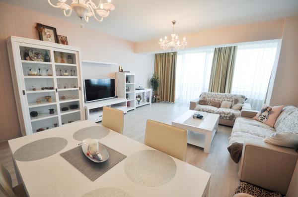 Vitan Mall Apartament Decomandat 3 camere 104mp Bloc 2011